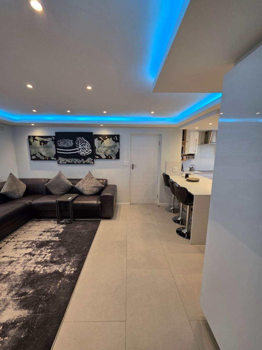 2 Bedroom Property for Sale in Lansdowne Western Cape